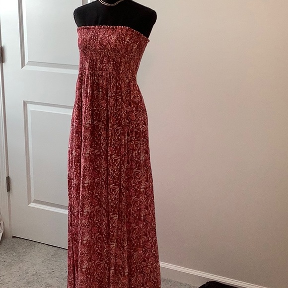 Evereve Dresses & Skirts - Roan and Ryan Maxi Dress EUC - Evereve